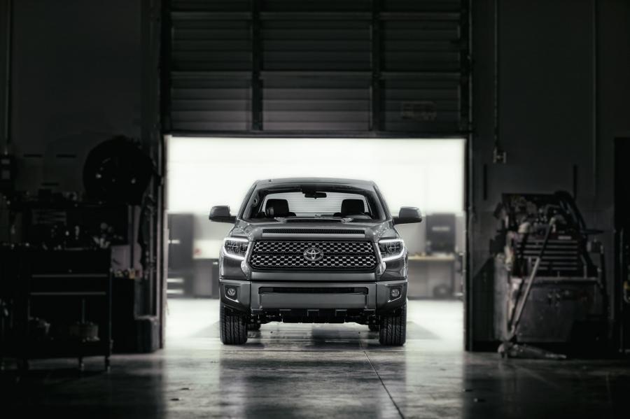  Toyota Tundra TRD Sport CrewMax 2017 года  (фото 5 из 7)